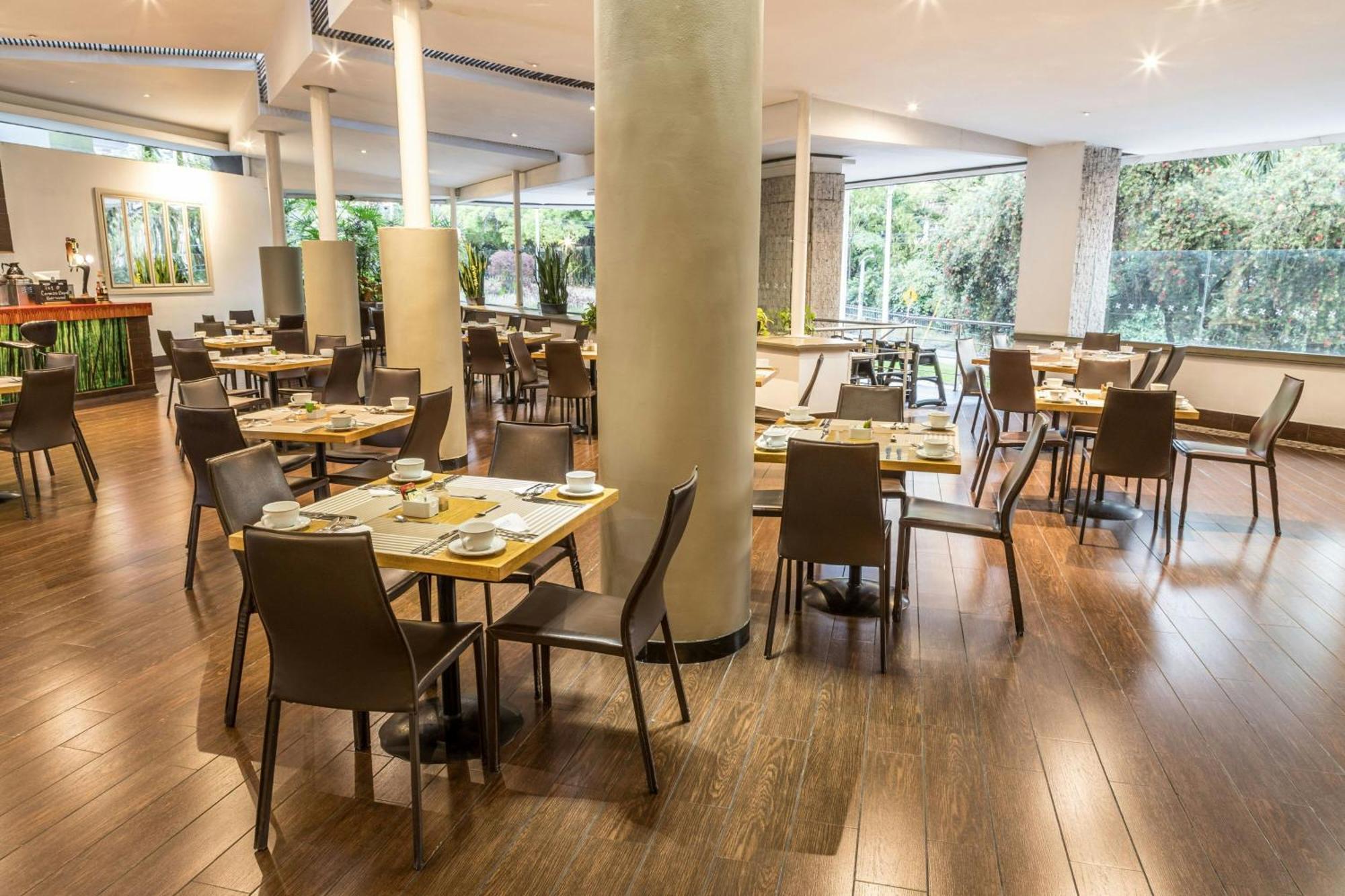 麦德林福朋喜来登酒店 外观 照片